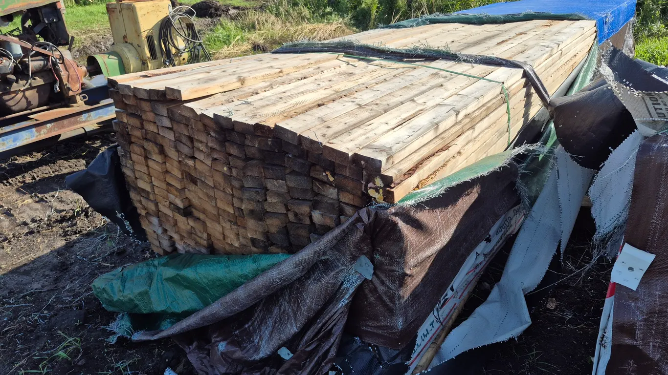 2X4 16' BUNDLE OF LUMBER