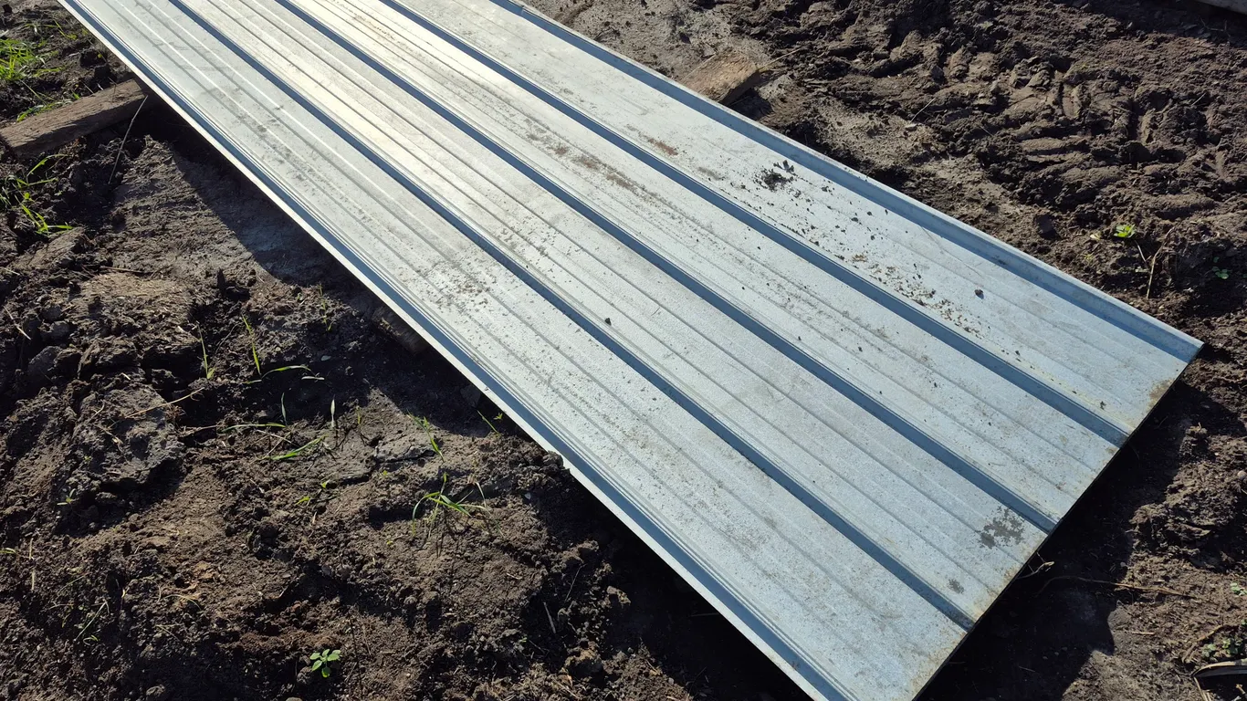 APPROX. 10 SHEETS OF 10' TIN