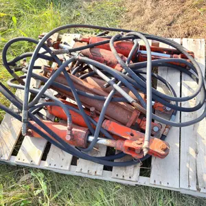 2- PALLETS HYDRAULIC CYLINDERS