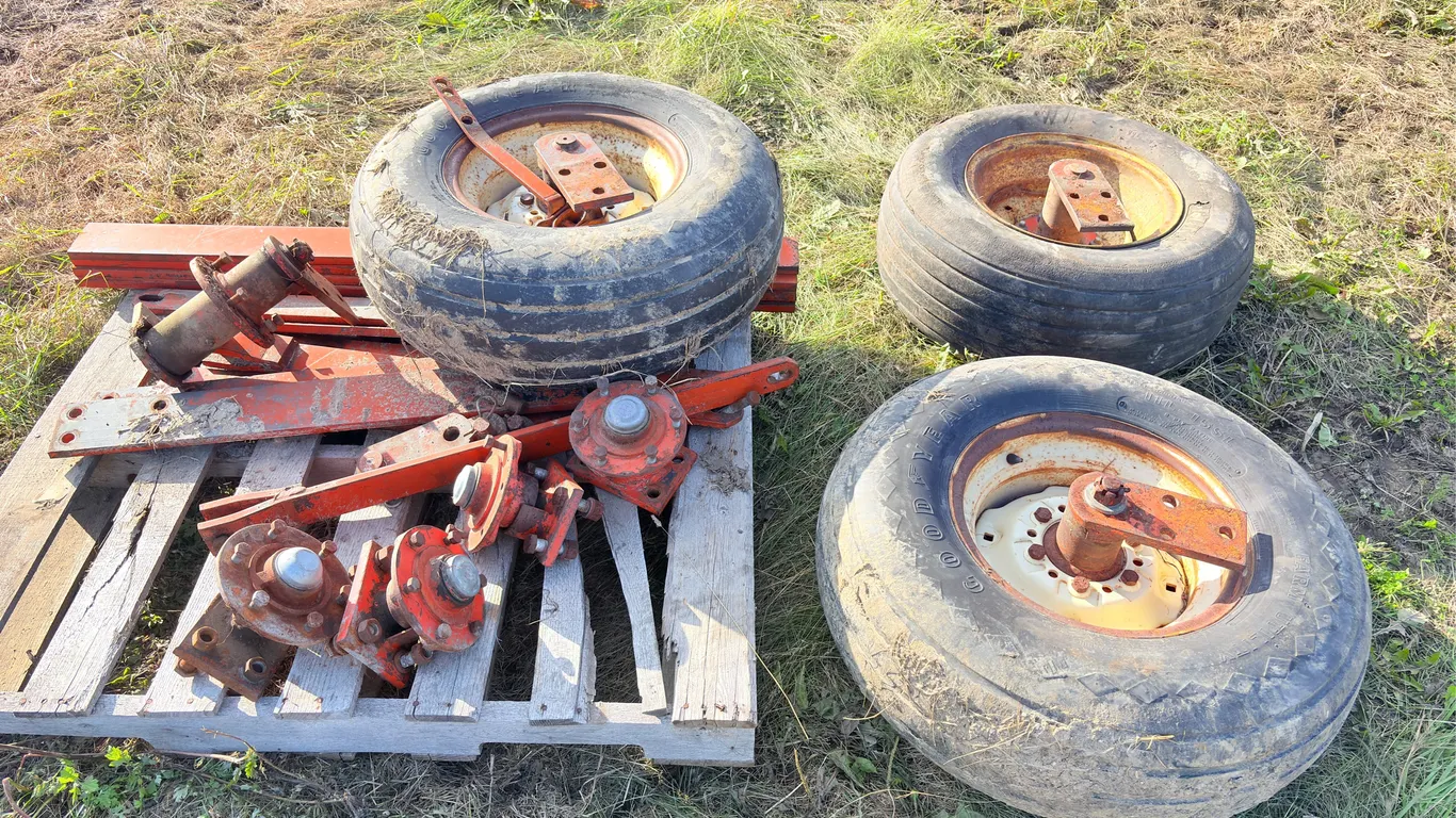 PALLET OF HUBS & TIRES