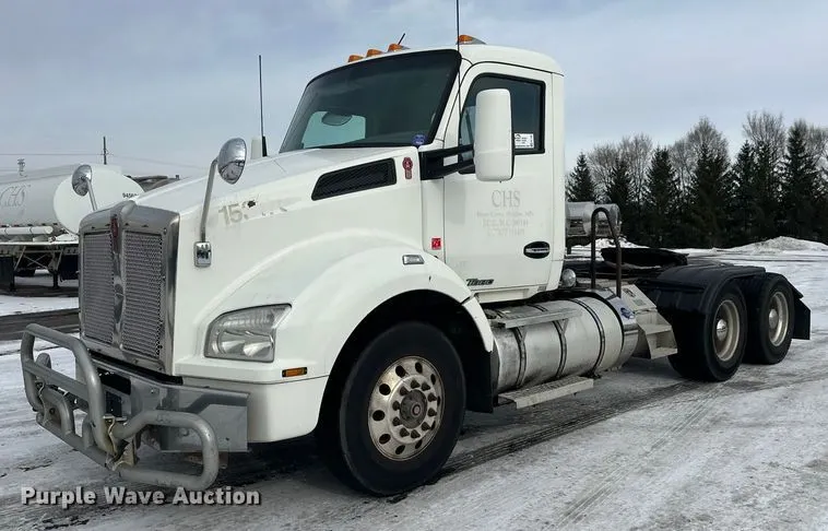 2015 Kenworth T880 semi truck