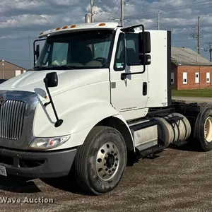 2017 International 8600 semi truck