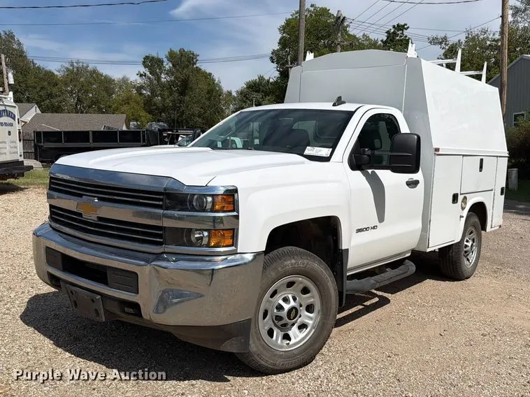 2018 Chevrolet Silverado 3500HD utility bed pickup truck