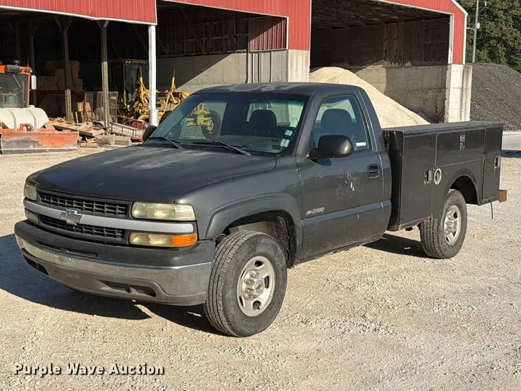 2002 Chevrolet Silverado 2500 utility bed pickup truck