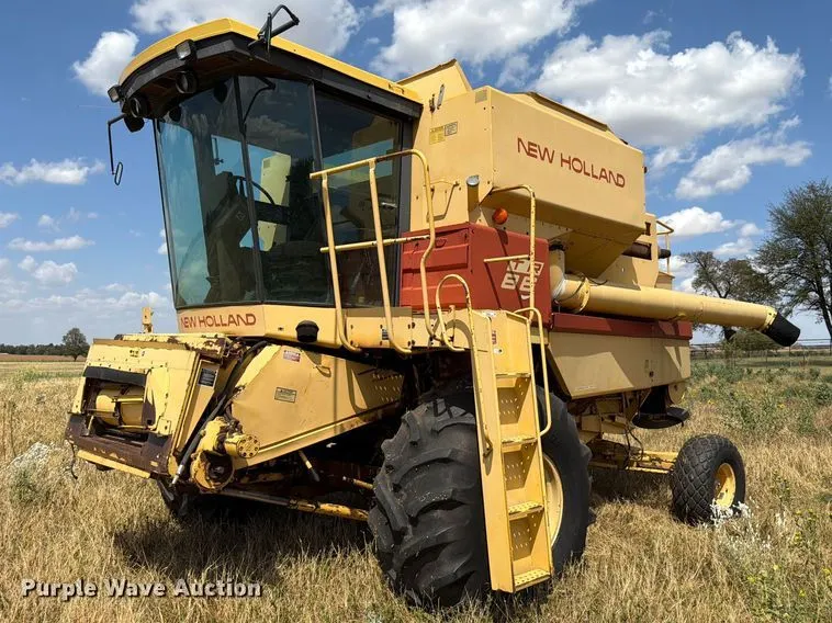 1986 New Holland TR86 combine