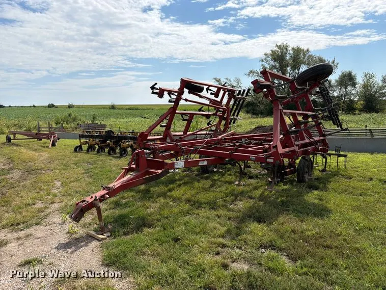Case 4800 field cultivator
