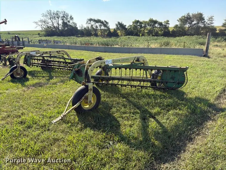 John Deere 640 hay rake
