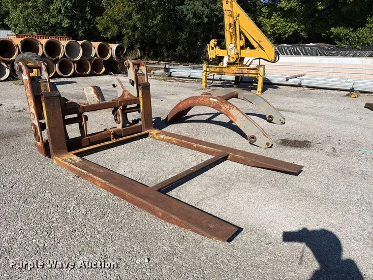 Wheel loader attachments