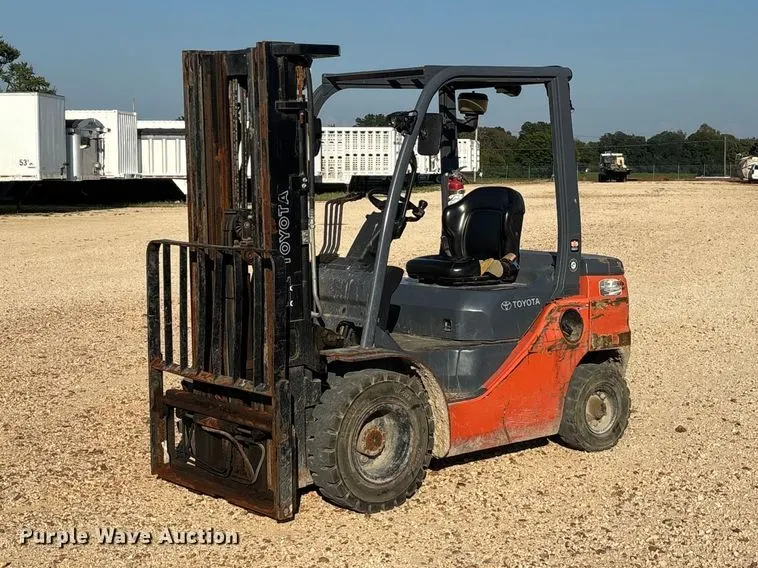 Toyota 8FDU25 forklift