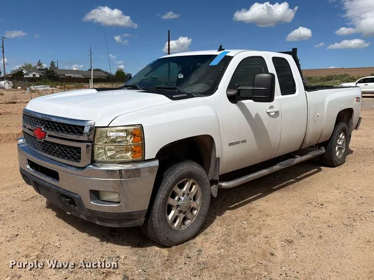 2011 Chevrolet Silverado 3500 HD Ext. Cab pickup truck