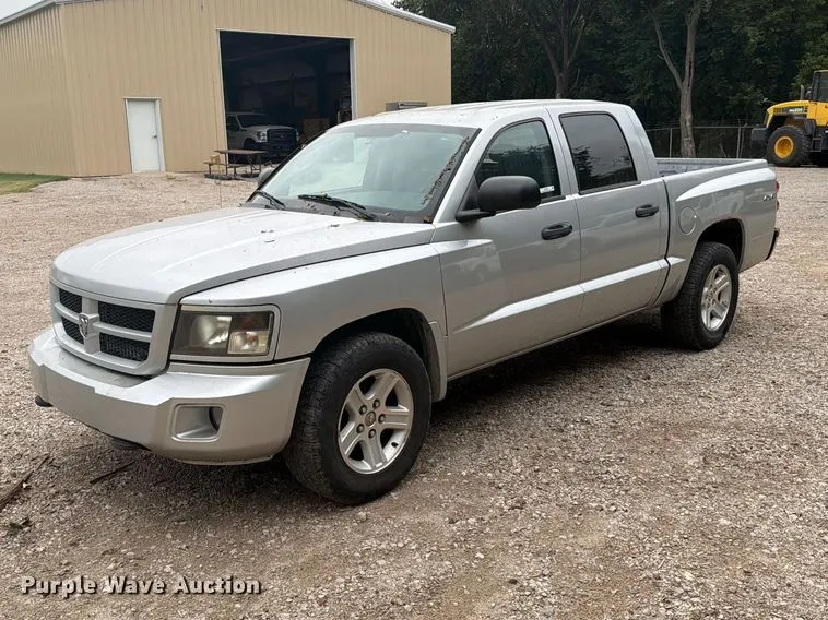 2010 Dodge Dakota Crew Cab pickup truck