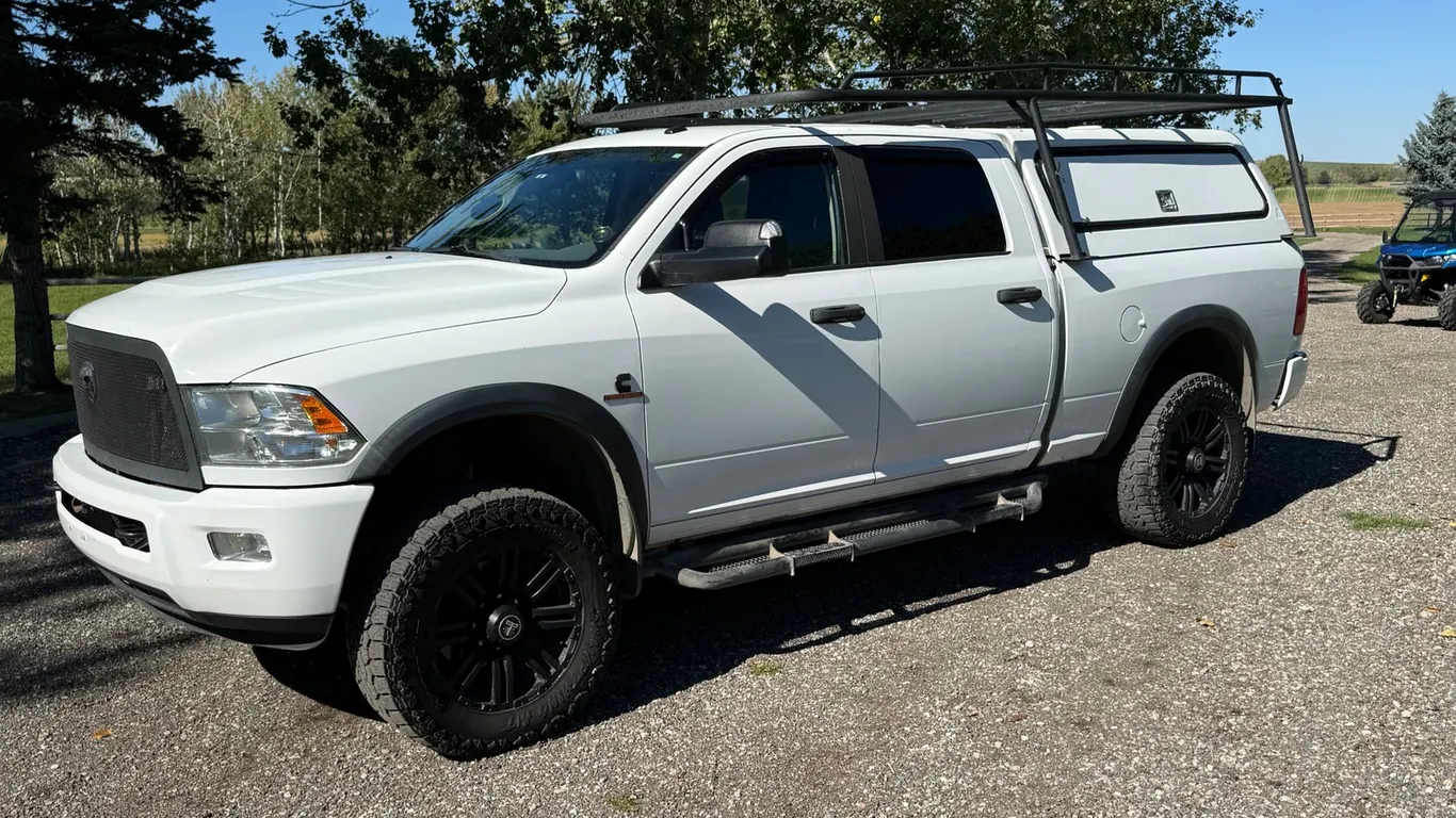 2015 Ram 3500 SLT Crew Cab 4x4 Pick-up Truck