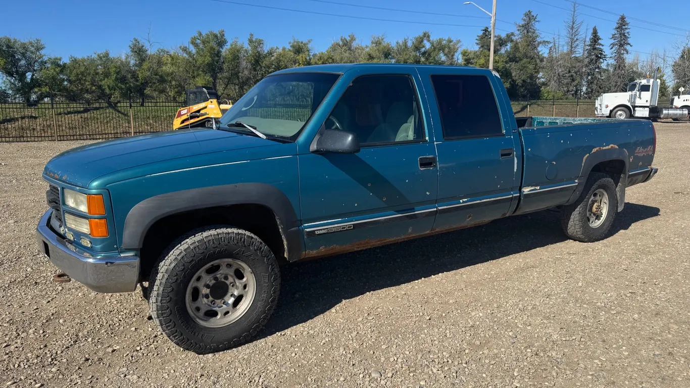 1997 GMC Sierra 3500 SLE 4x4 Pick-up Truck