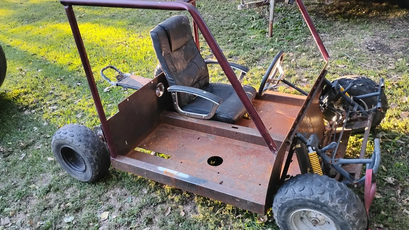 OFFSITE - Go-kart frame with suspension, no engine