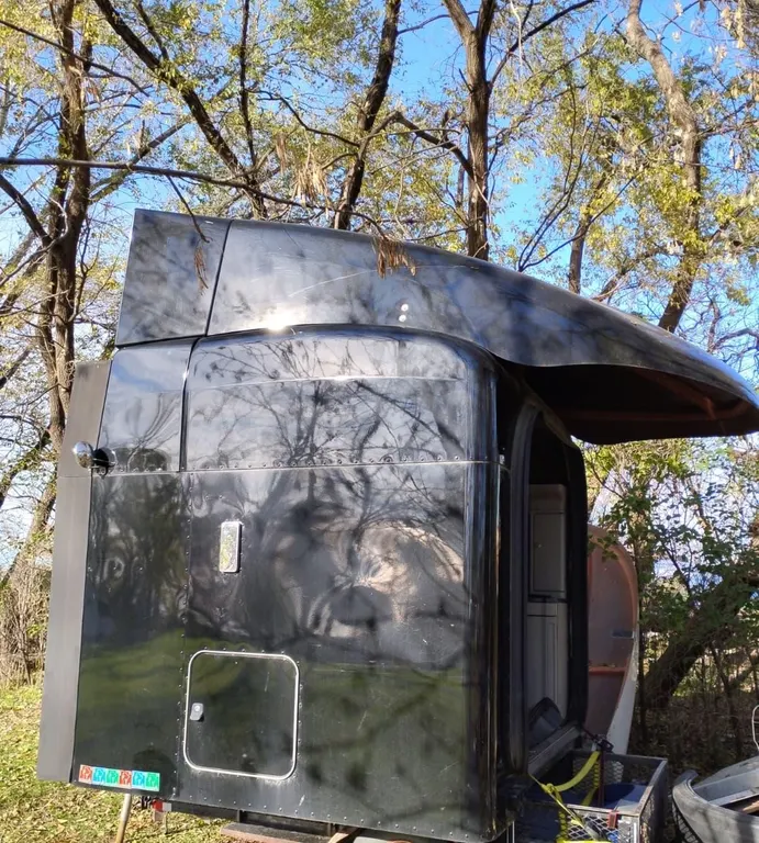 OFFSITE - Peterbilt sleeper, good shape.