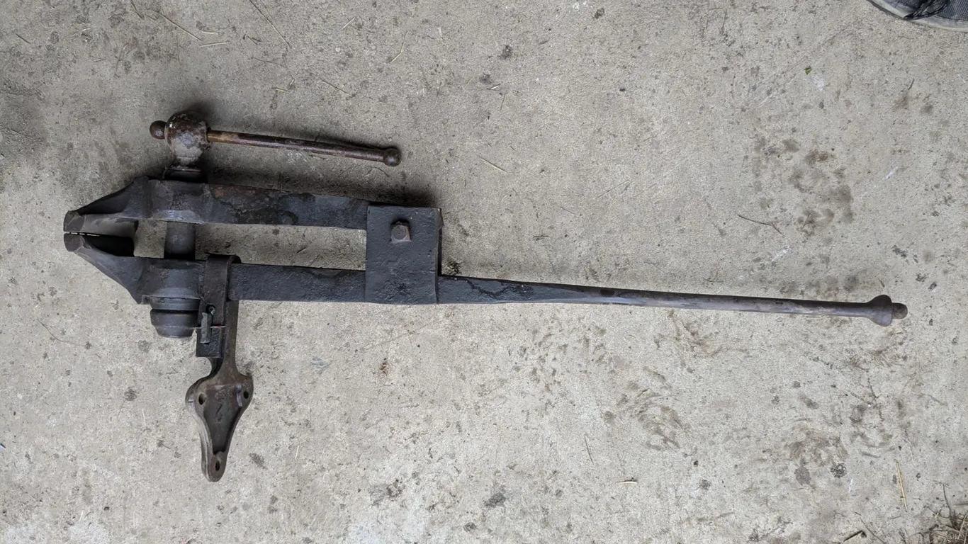 Vintage Leg Vice, 4.5” Wide Jaw