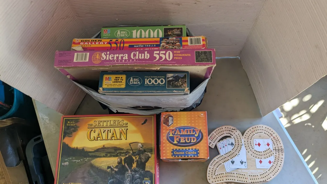 *OFFSITE* Puzzles & Boardgame Lot