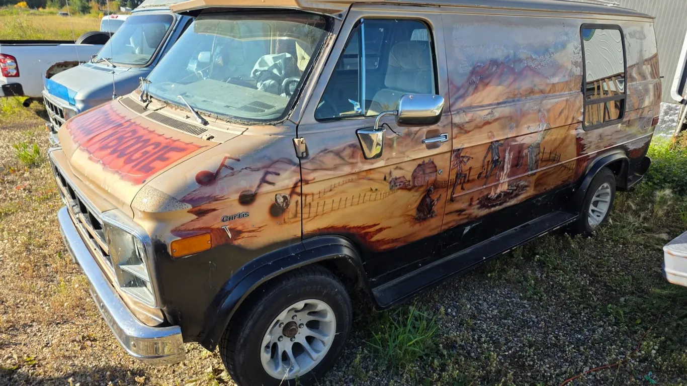 *OFFSITE* 1981, GMC VAN, boot scoot and boogie- VIN: 2GDEG25H0B4514007