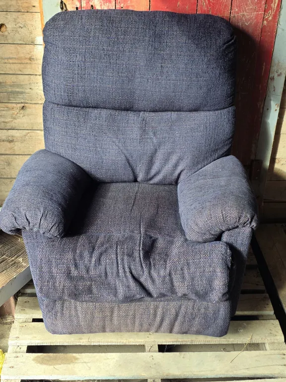 Reclining Chair, 40”H