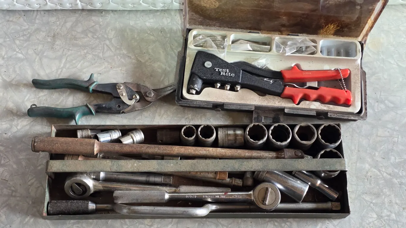 Asst. Tool Lot – Sockets, Riveter, etc.