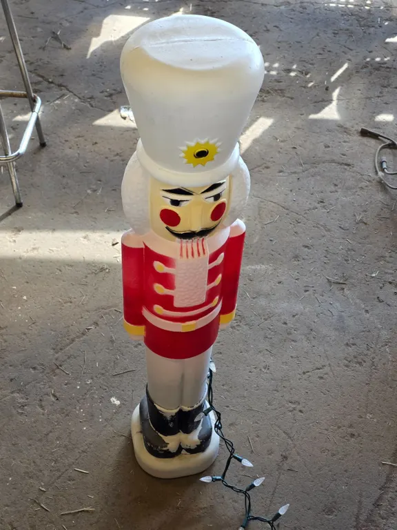 *OFFSITE* Light-Up Nutcracker Christmas Décor, 40”
