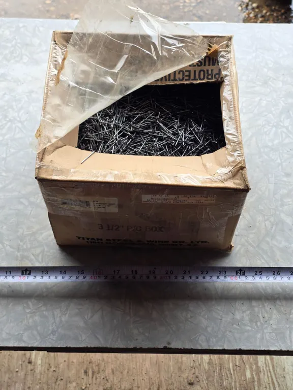 Box of finishing nails- 1.5"