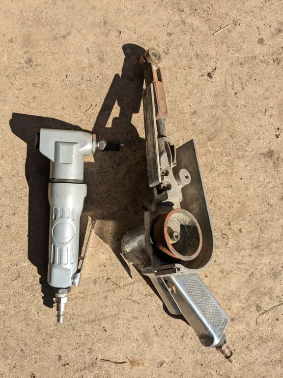 Pnewmatic belt sander and die grinder