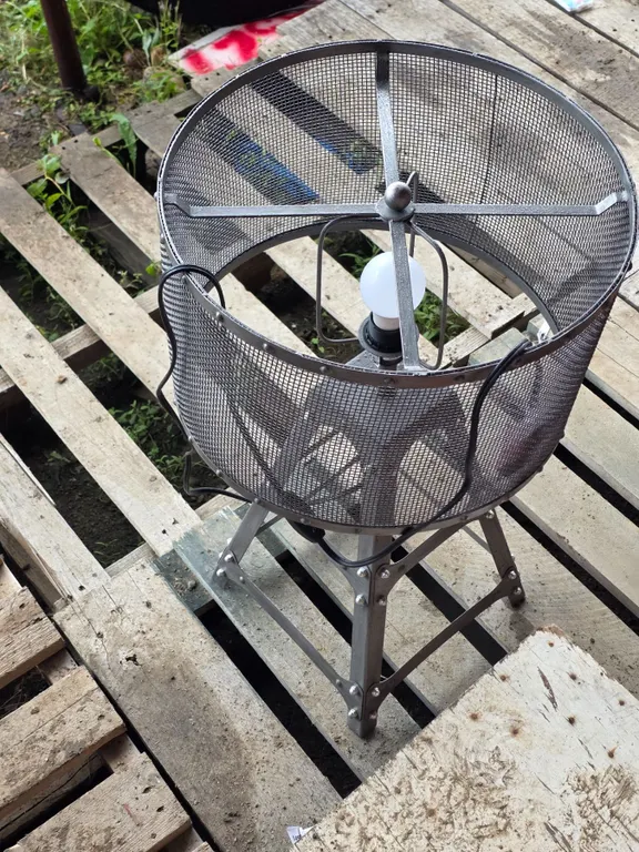 Metal standing barn light