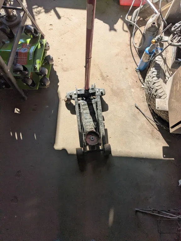*OFFSITE* 3-ton Floor Jack