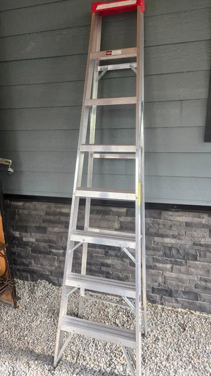 8’ Aluminum Lite Use Step Ladder