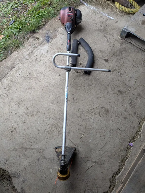 32cc Yard Machines Weed Whacker, 17” Cut