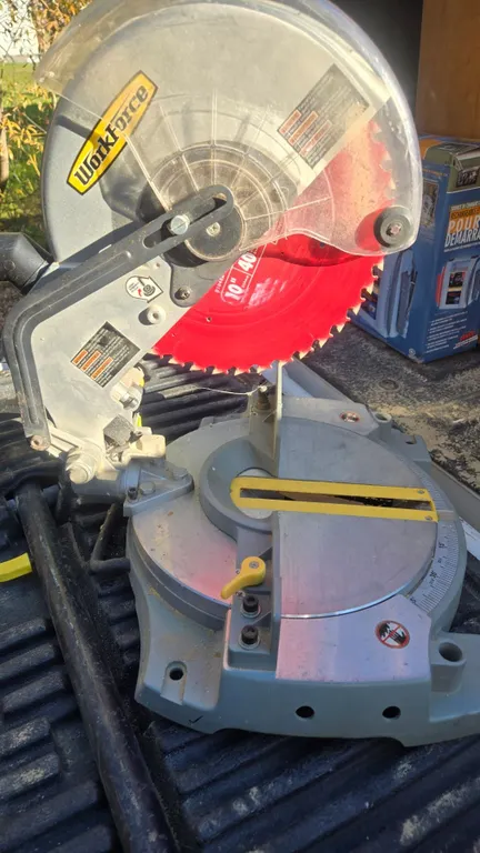 10” Workforce Compound Mitre Saw, Barely Used – Working