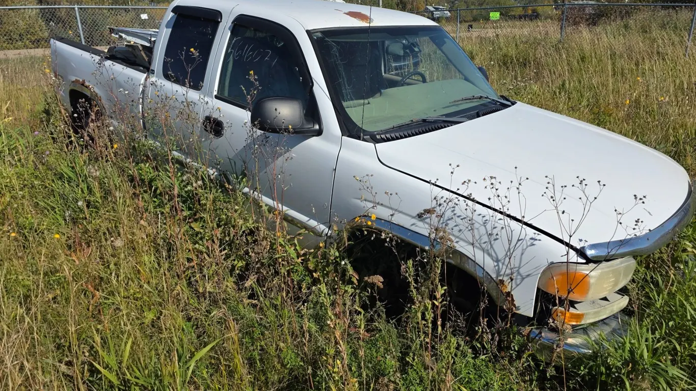 *OFFSITE* 2006, GMC SIERRA 1500 4WD- VIN: 2GTEK19BX61121741- AS IS- for parts/project
