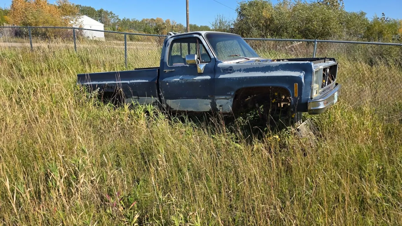 *OFFSITE* Square body truck - no vin- as is- for parts/project
