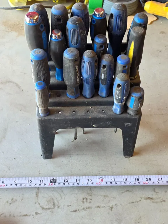 *OFFSITE* Mastercraft Screwdrivers in Stand