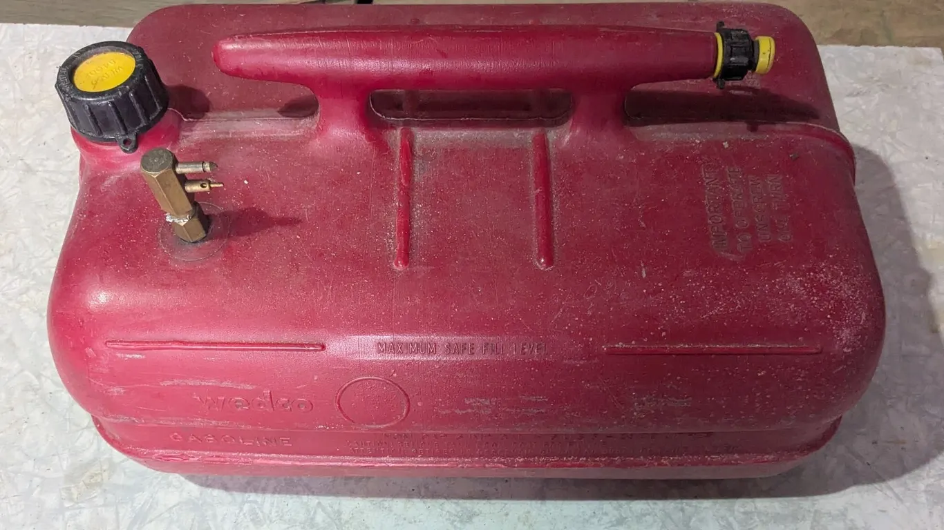 Plastic 5 Gallon Boat Gas Tank