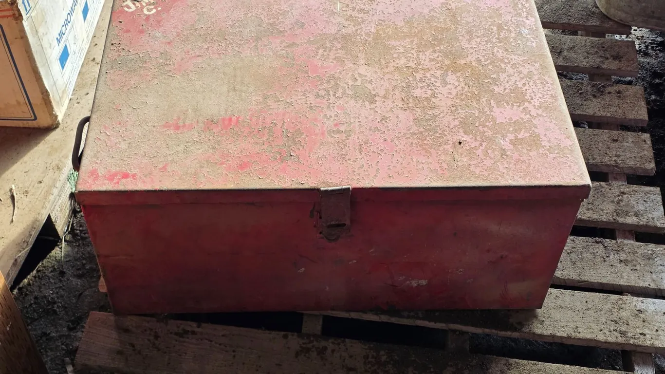 Metal storage bin with tongs