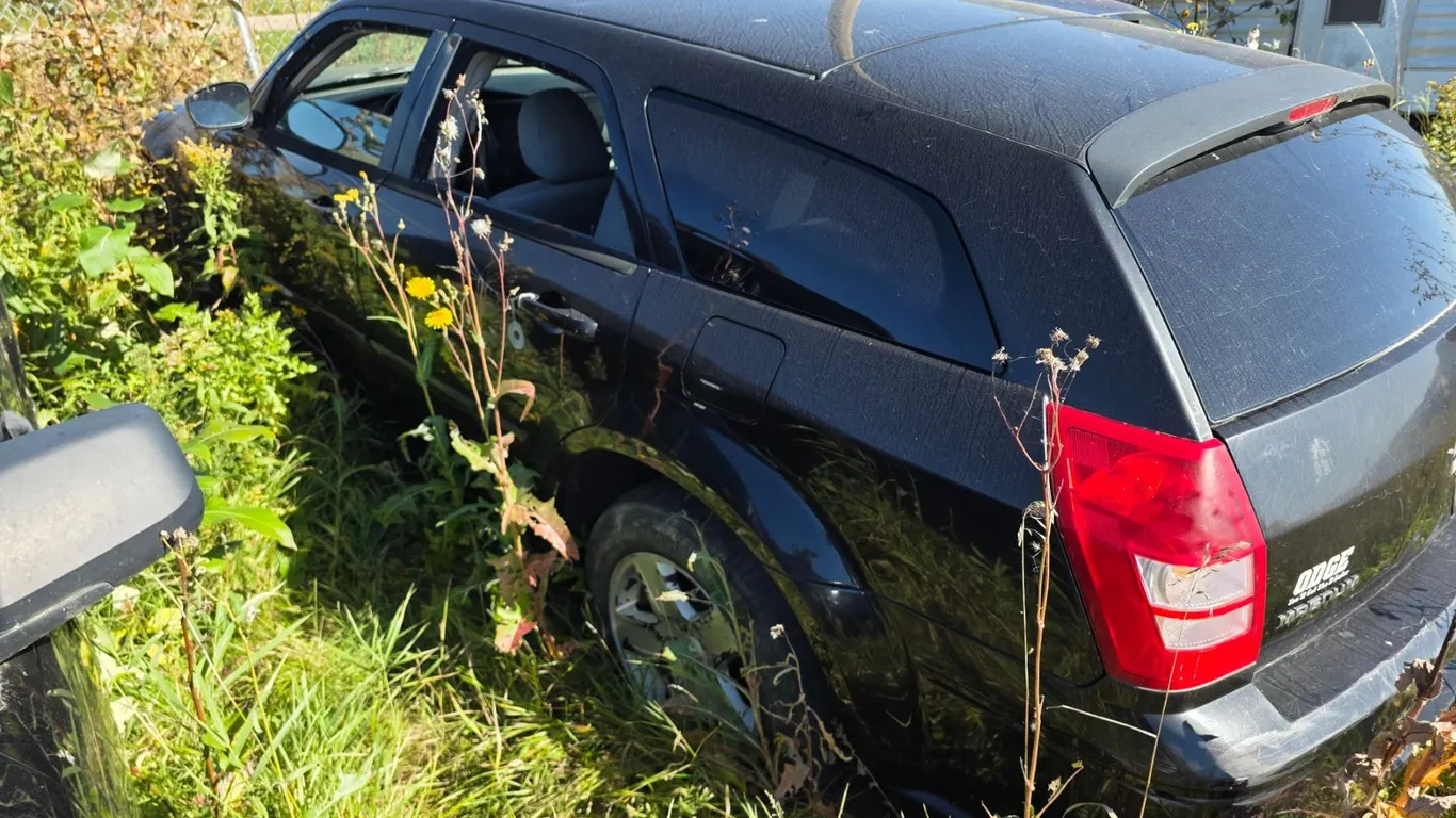 *OFFSITE* Dodge magnum- as is, for parts/project