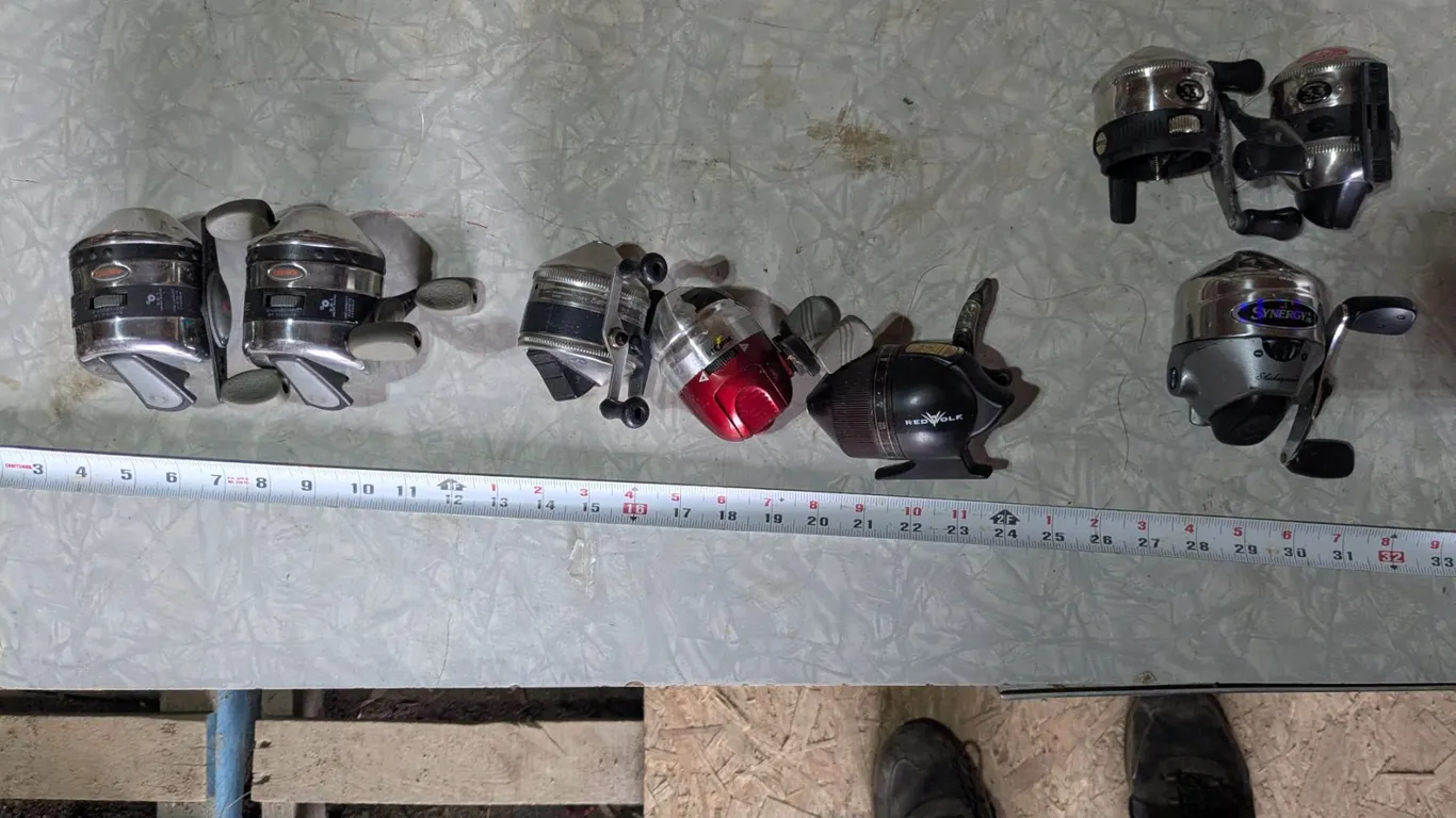 (8) Assorted Closed-Style Fishing Reels