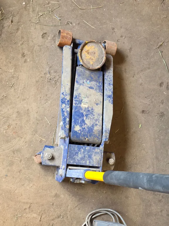 *OFFSITE* Napa Floor Jack