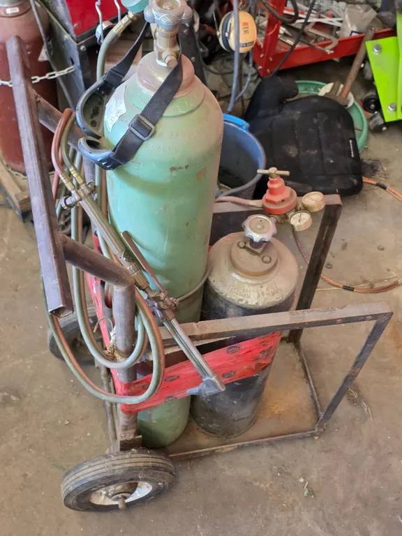 *OFFSITE* Acetylene Torch Cart w/ O2 and Acetylene Cannisters