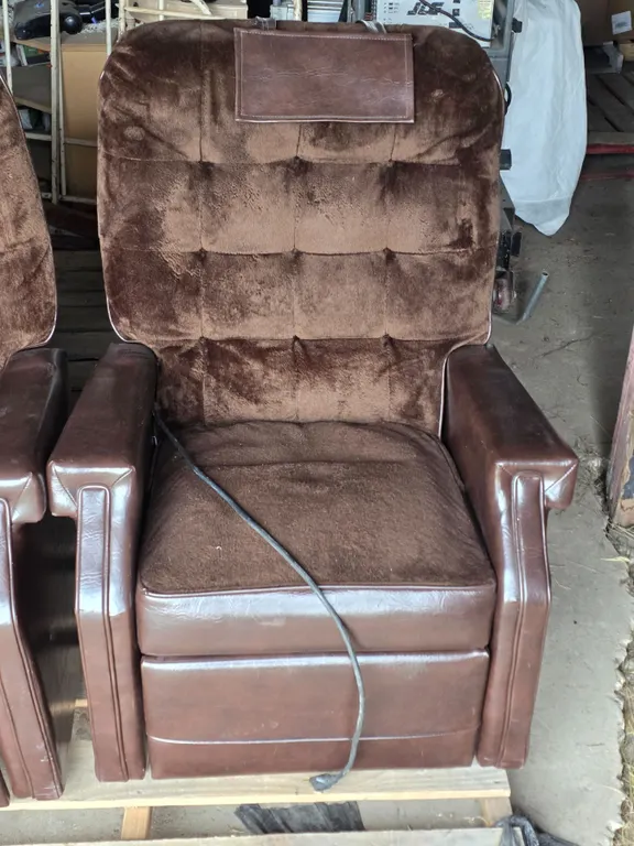 Electric Reclining Chair, 40”H