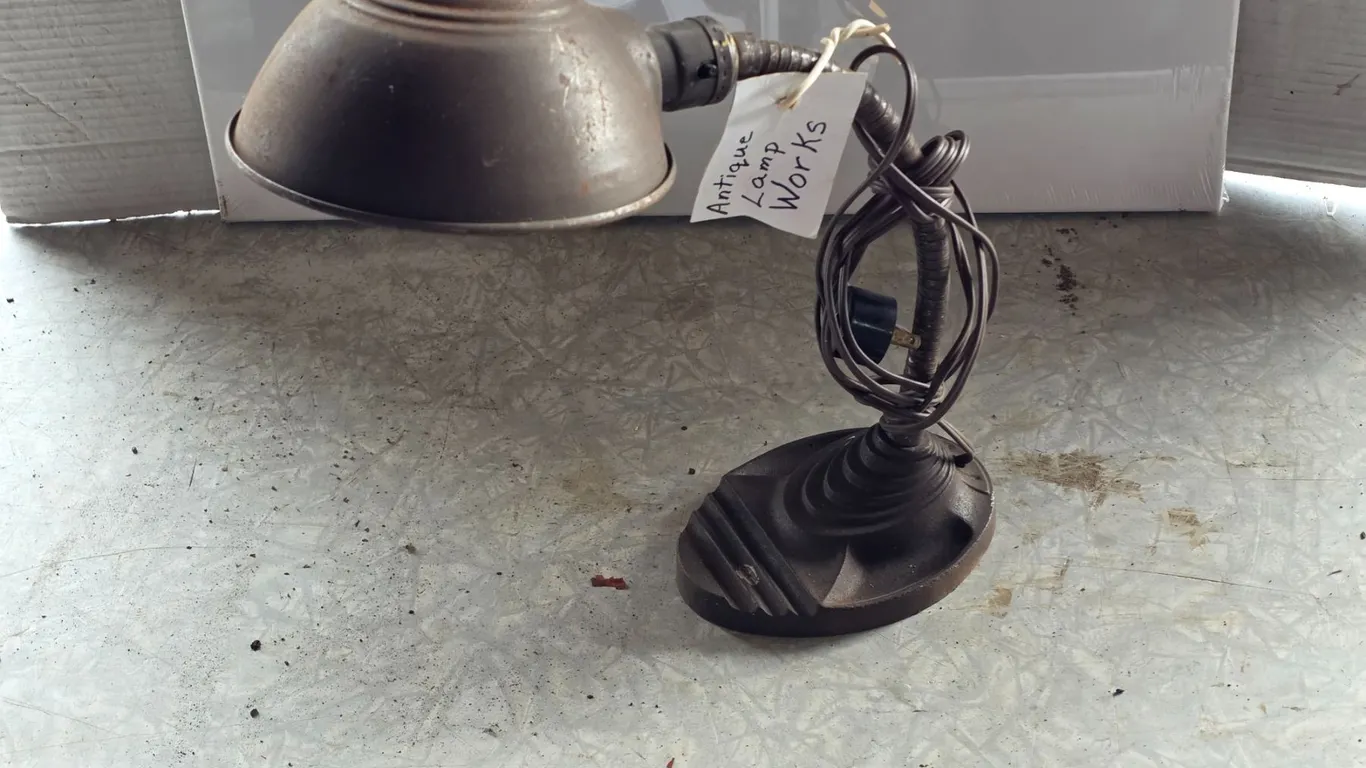 Antique lamp- works