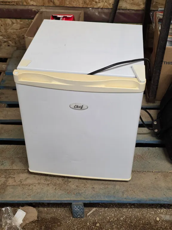 Master chef mini fridge- 17" by 19" by 20"H