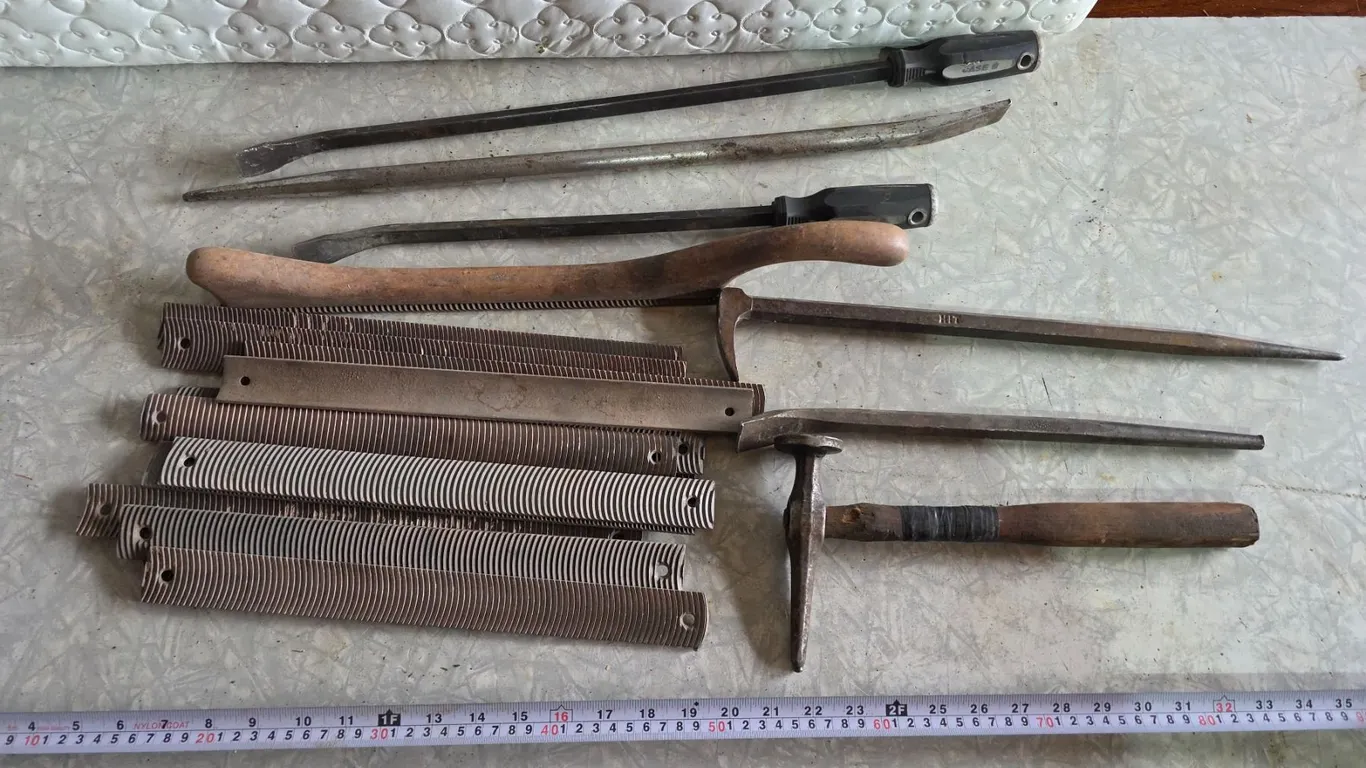 Asst. Tool Lot – Files, Hammer, Prybars, etc.