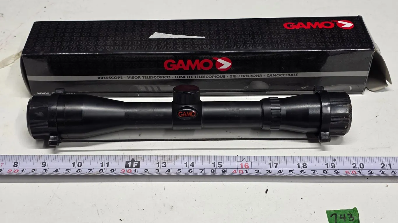 Gamo 1c 4x32 WR Scope (has covers)