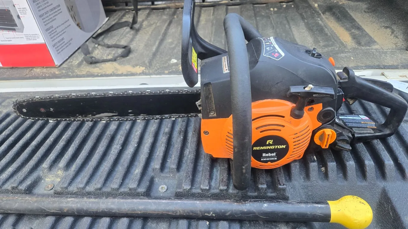 Remington 16” Chain Saw – Working (See Video)