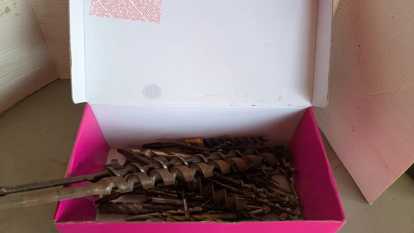*OFFSITE* Box of Assorted Drill Bits