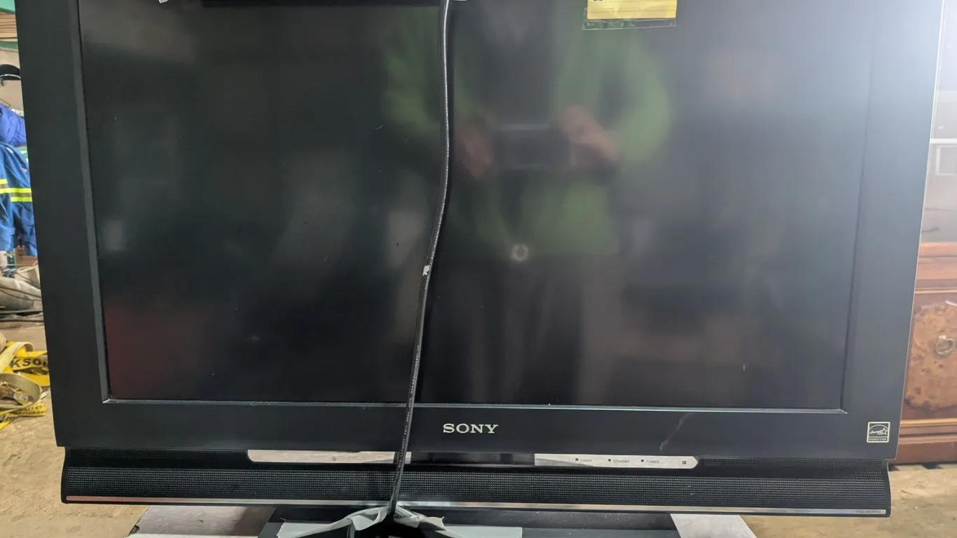 31” Sony Bravia LCD TV w/ Remote – Working