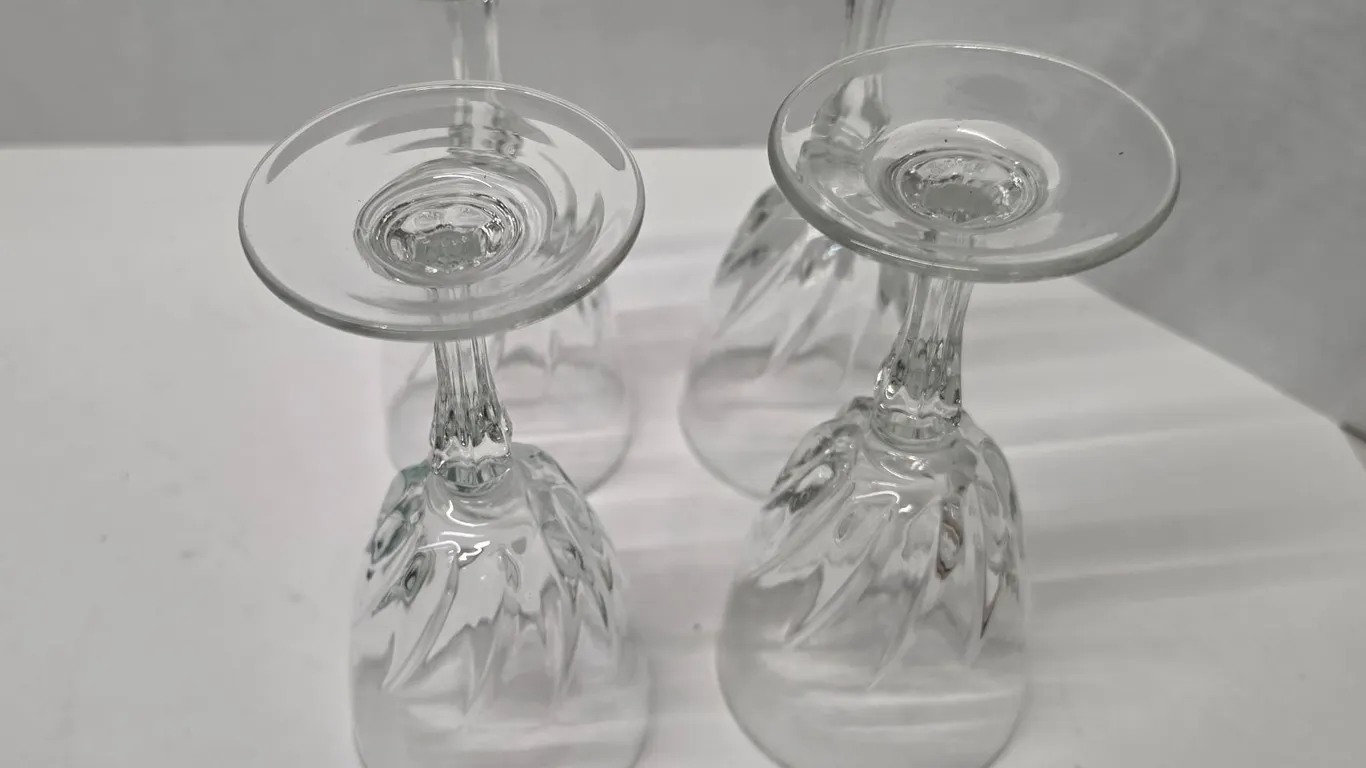 (4) Clear Wine Glasses